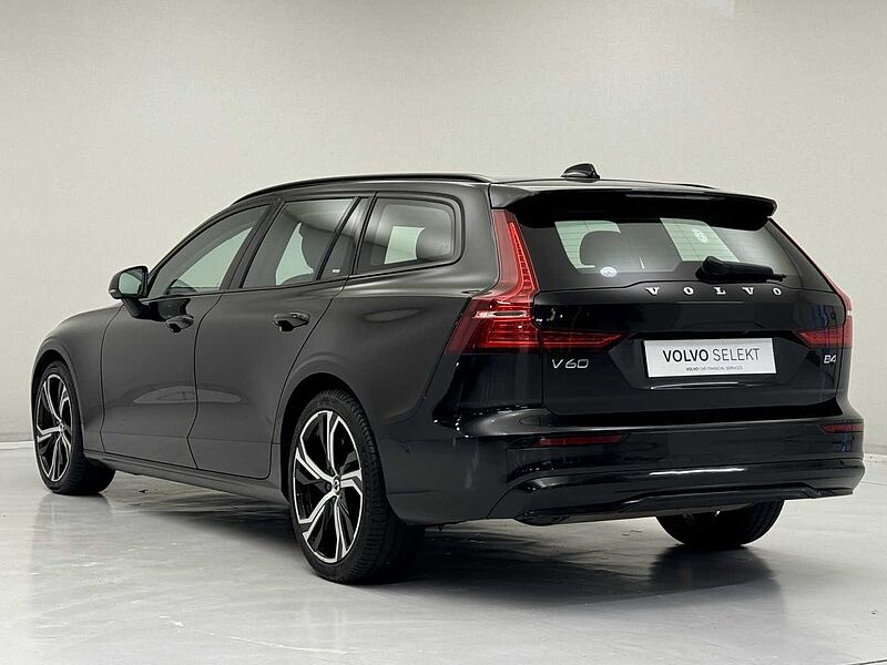 Volvo V60 Plus, B4 mild hybrid, Petrol, Dark