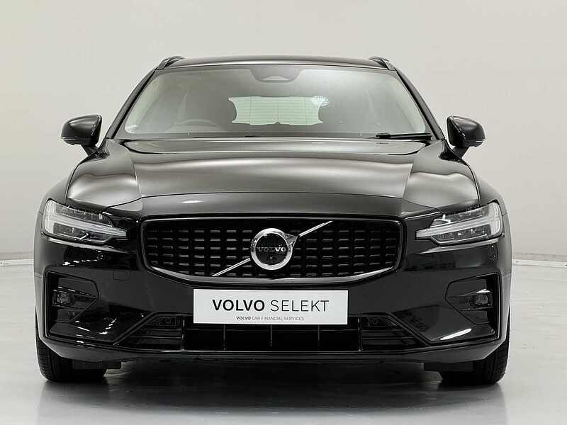 Volvo V60 Plus, B4 mild hybrid, Petrol, Dark