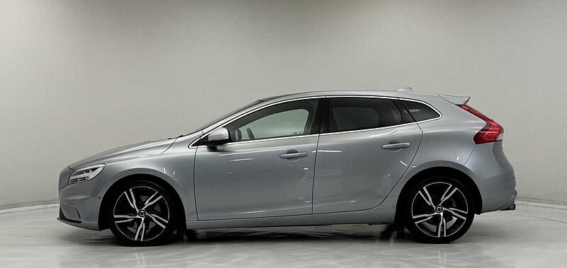 Volvo V40 (Winter Pack, Xenium Pack, Fixed Panoramic Roof)