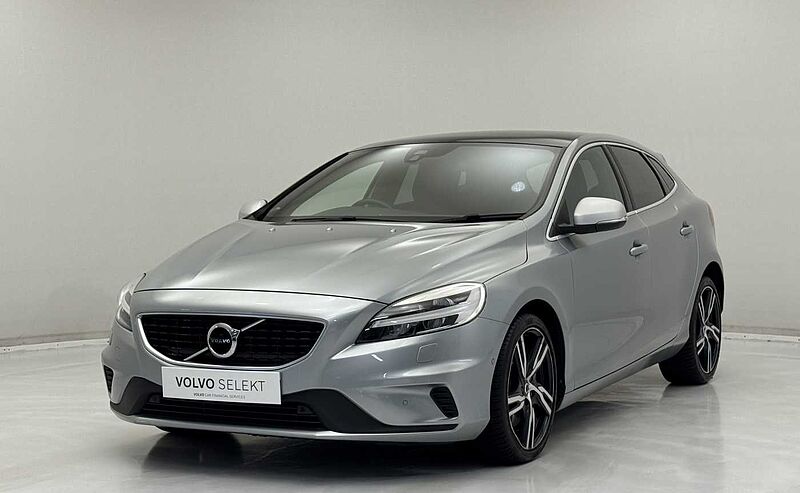 Volvo V40 (Winter Pack, Xenium Pack, Fixed Panoramic Roof)