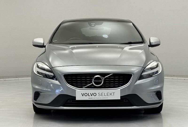 Volvo V40 (Winter Pack, Xenium Pack, Fixed Panoramic Roof)
