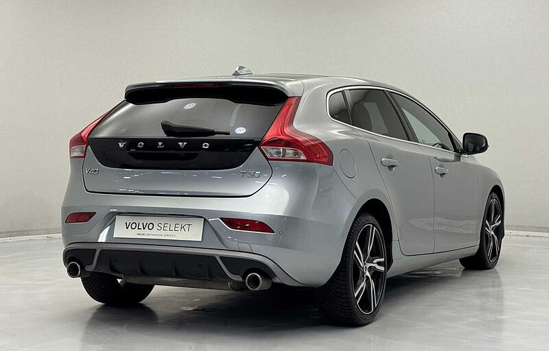Volvo V40 (Winter Pack, Xenium Pack, Fixed Panoramic Roof)