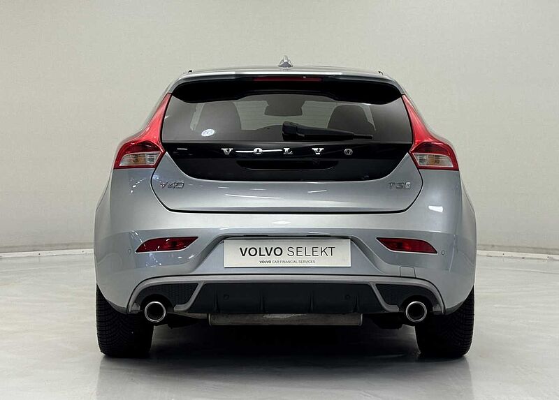 Volvo V40 (Winter Pack, Xenium Pack, Fixed Panoramic Roof)