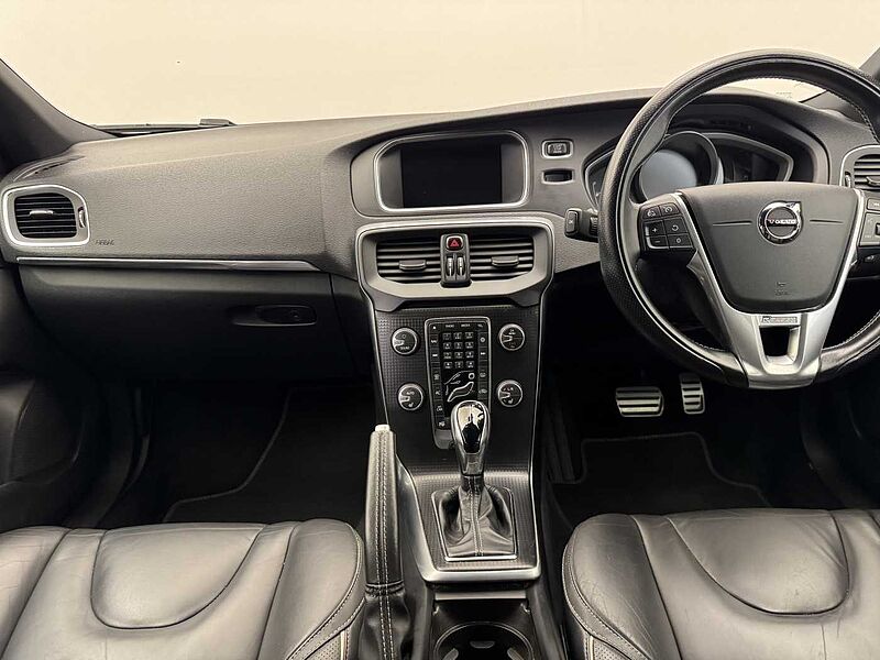 Volvo V40 (Winter Pack, Xenium Pack, Fixed Panoramic Roof)