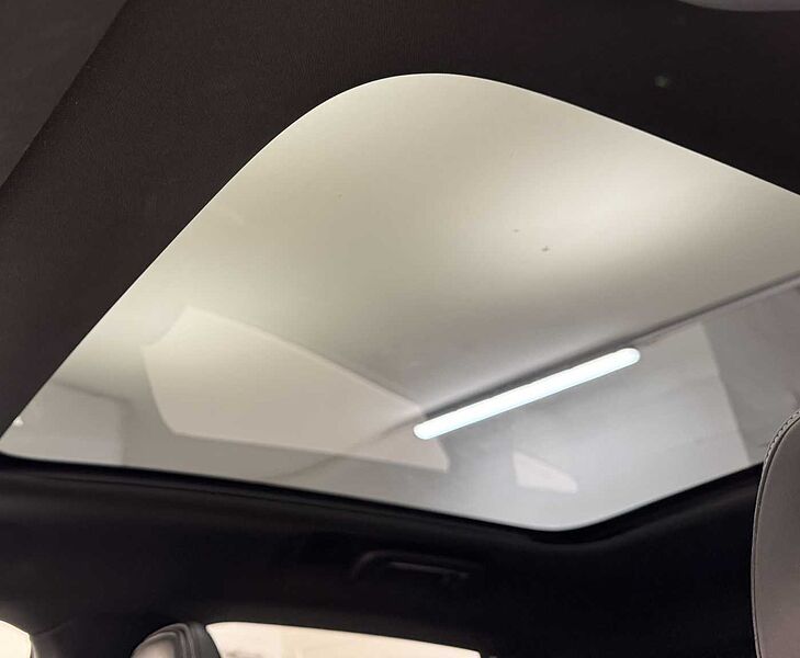 Volvo V40 (Winter Pack, Xenium Pack, Fixed Panoramic Roof)