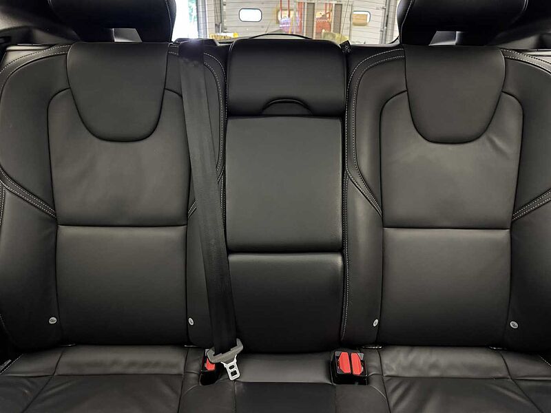 Volvo V40 (Winter Pack, Xenium Pack, Fixed Panoramic Roof)