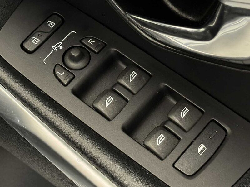 Volvo V40 (Winter Pack, Xenium Pack, Fixed Panoramic Roof)