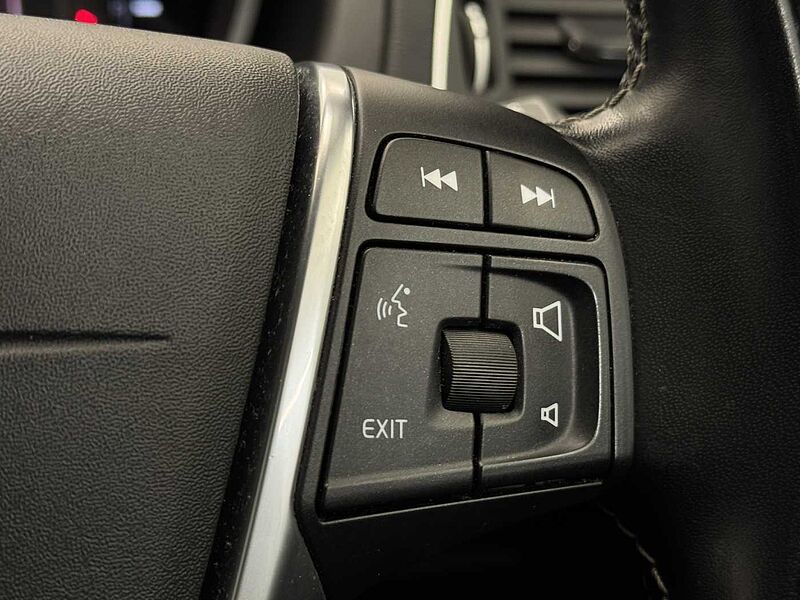 Volvo V40 (Winter Pack, Xenium Pack, Fixed Panoramic Roof)