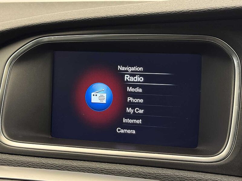 Volvo V40 (Winter Pack, Xenium Pack, Fixed Panoramic Roof)