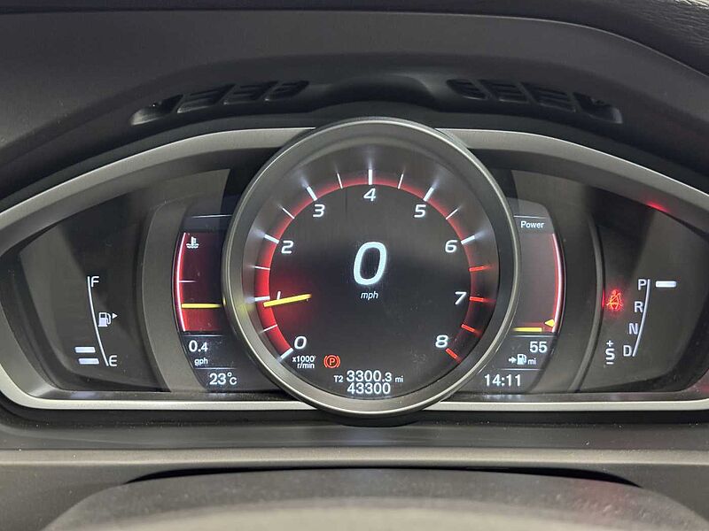 Volvo V40 (Winter Pack, Xenium Pack, Fixed Panoramic Roof)