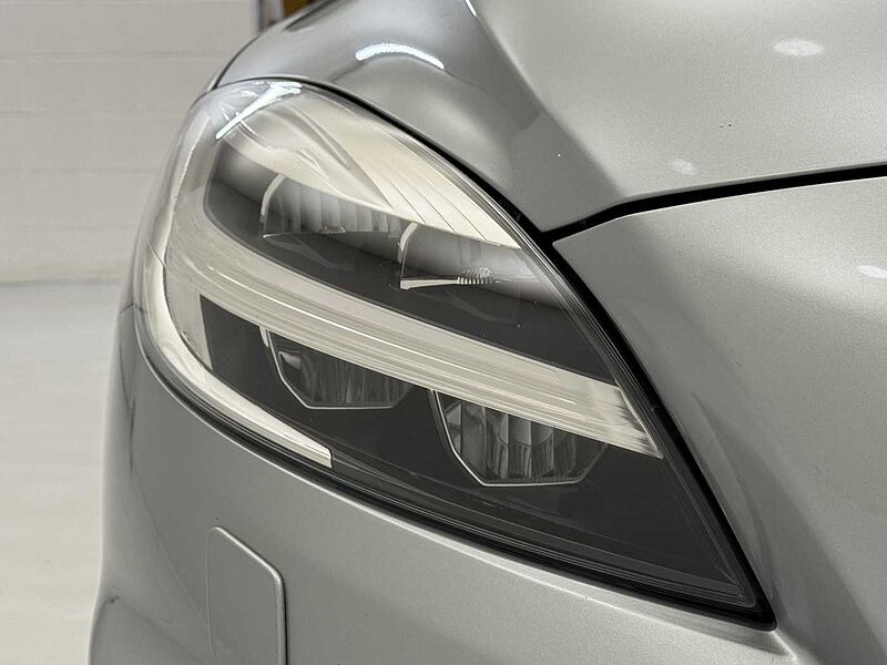 Volvo V40 (Winter Pack, Xenium Pack, Fixed Panoramic Roof)