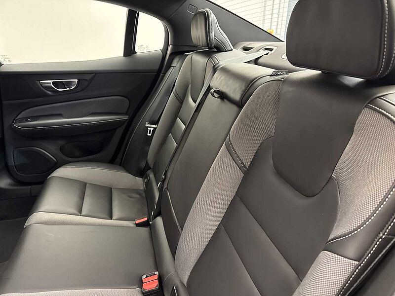 Volvo S60 Plus, B5 mild hybrid, Petrol, Dark