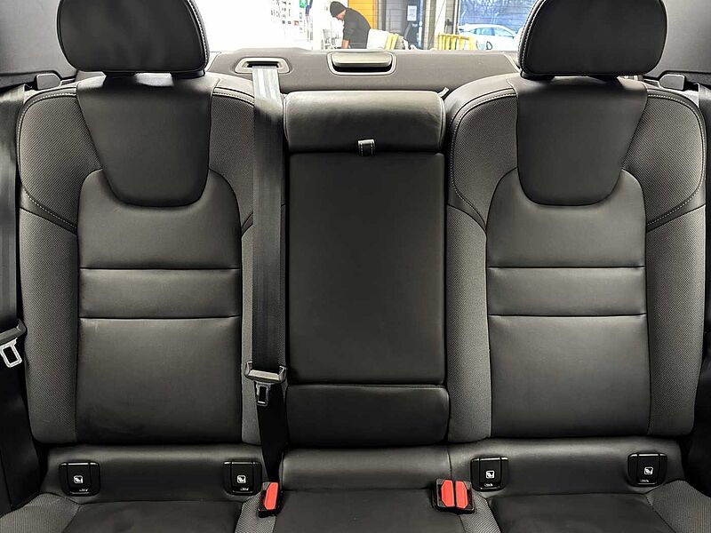 Volvo S60 Plus, B5 mild hybrid, Petrol, Dark