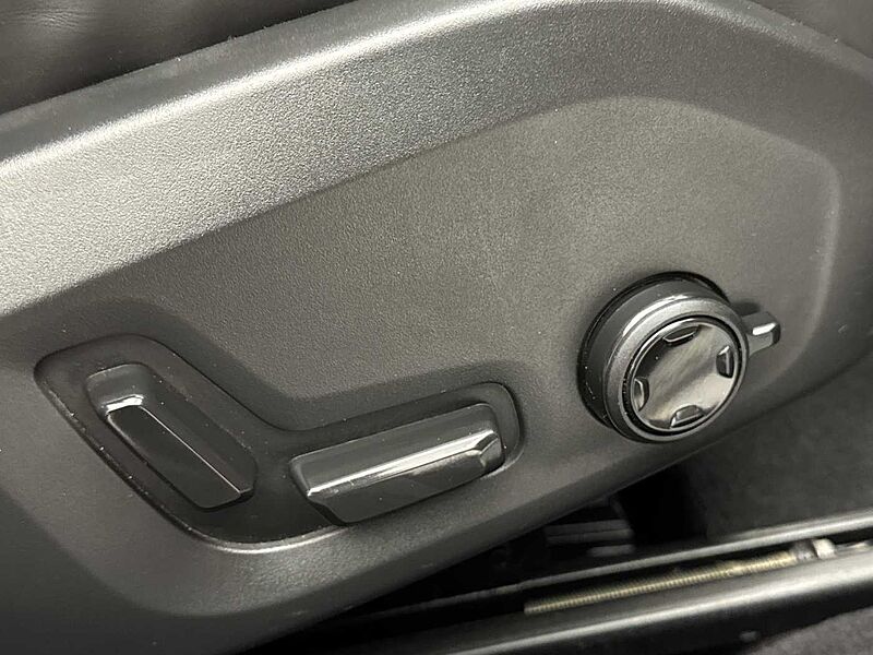 Volvo S60 Plus, B5 mild hybrid, Petrol, Dark