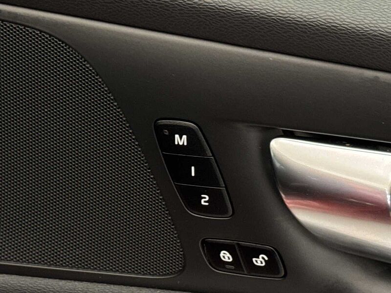 Volvo S60 Plus, B5 mild hybrid, Petrol, Dark