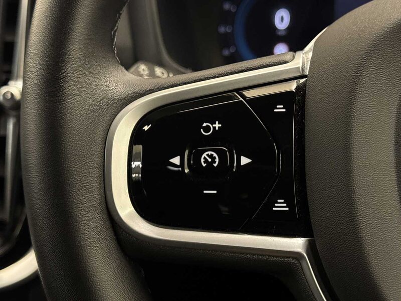 Volvo S60 Plus, B5 mild hybrid, Petrol, Dark