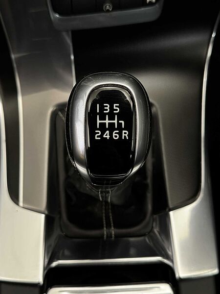 Volvo S60 D4 R-Design Nav Manual