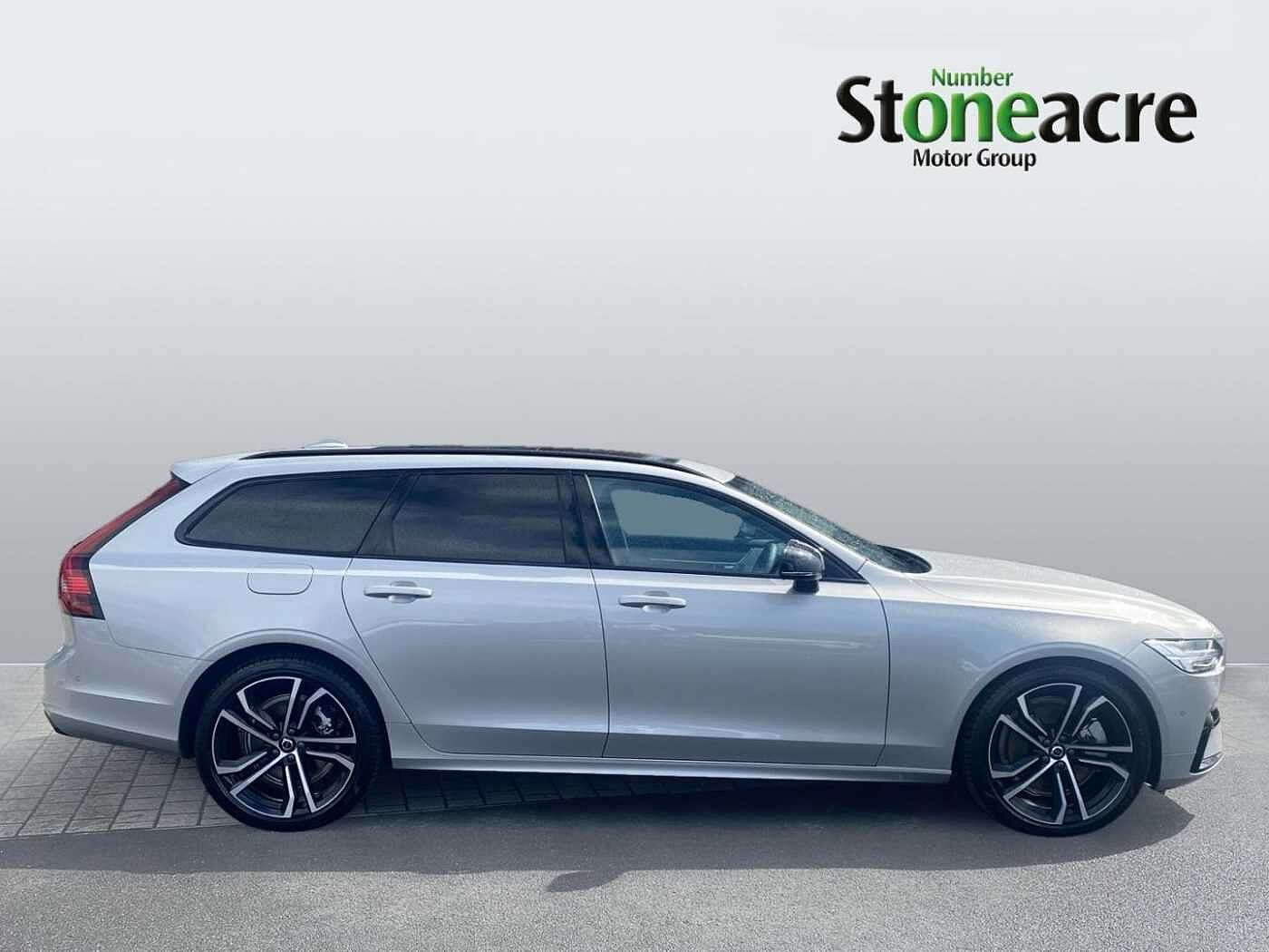 Volvo V90 Ultra, T8 AWD Plug-in hybrid, Electric/Petrol, Dark