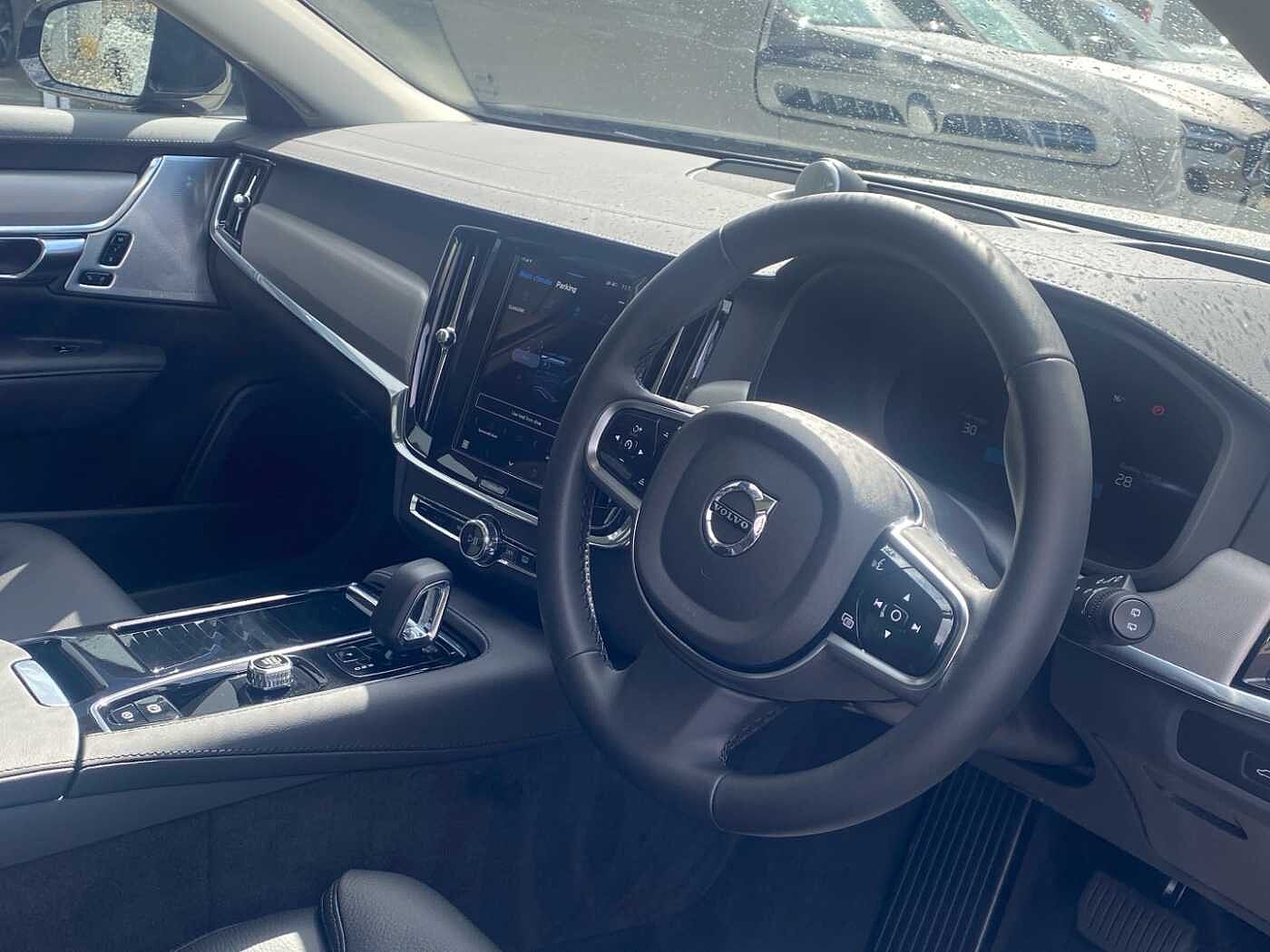 Volvo V90 Ultra, T8 AWD Plug-in hybrid, Electric/Petrol, Dark