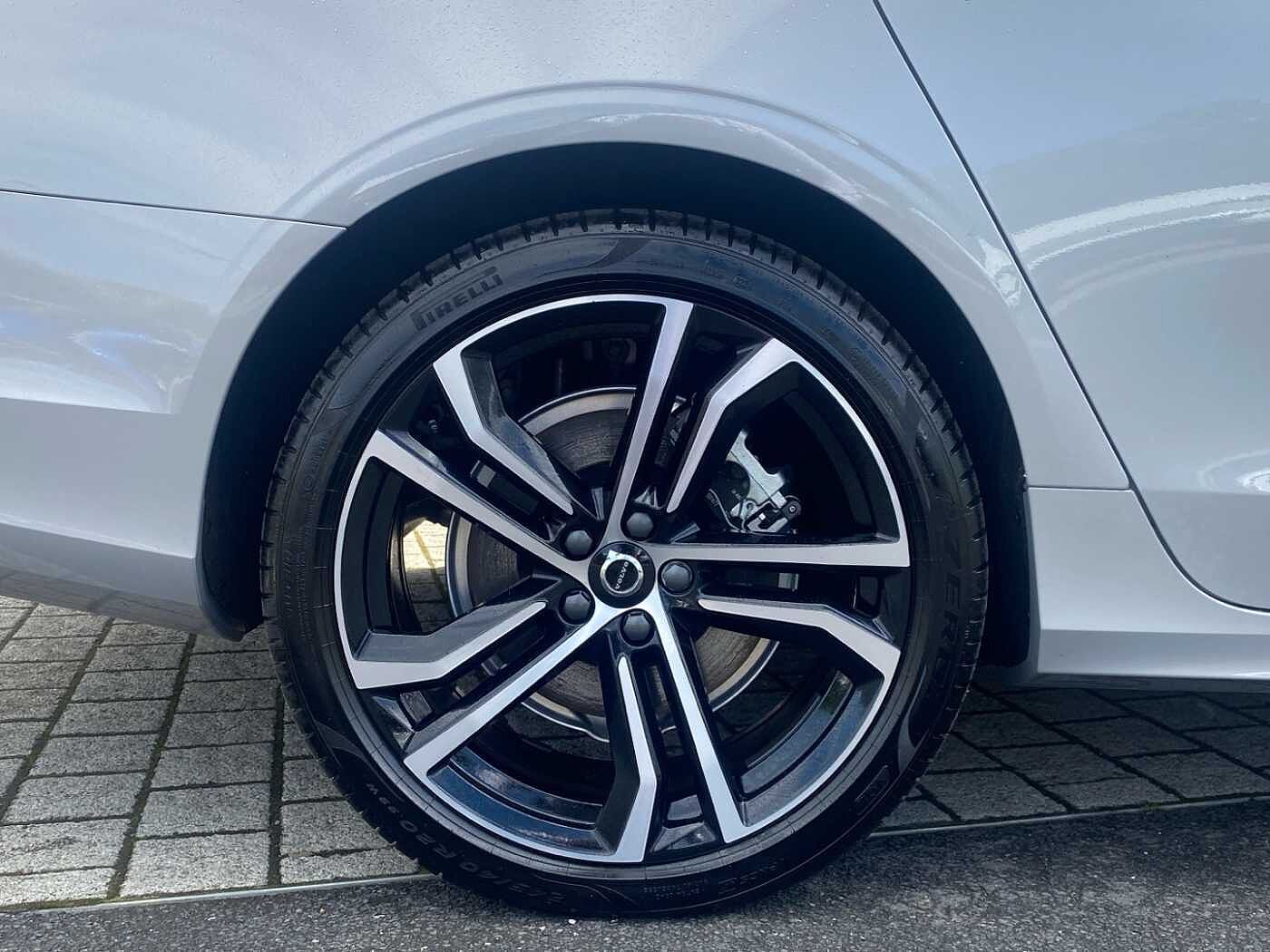 Volvo V90 Ultra, T8 AWD Plug-in hybrid, Electric/Petrol, Dark