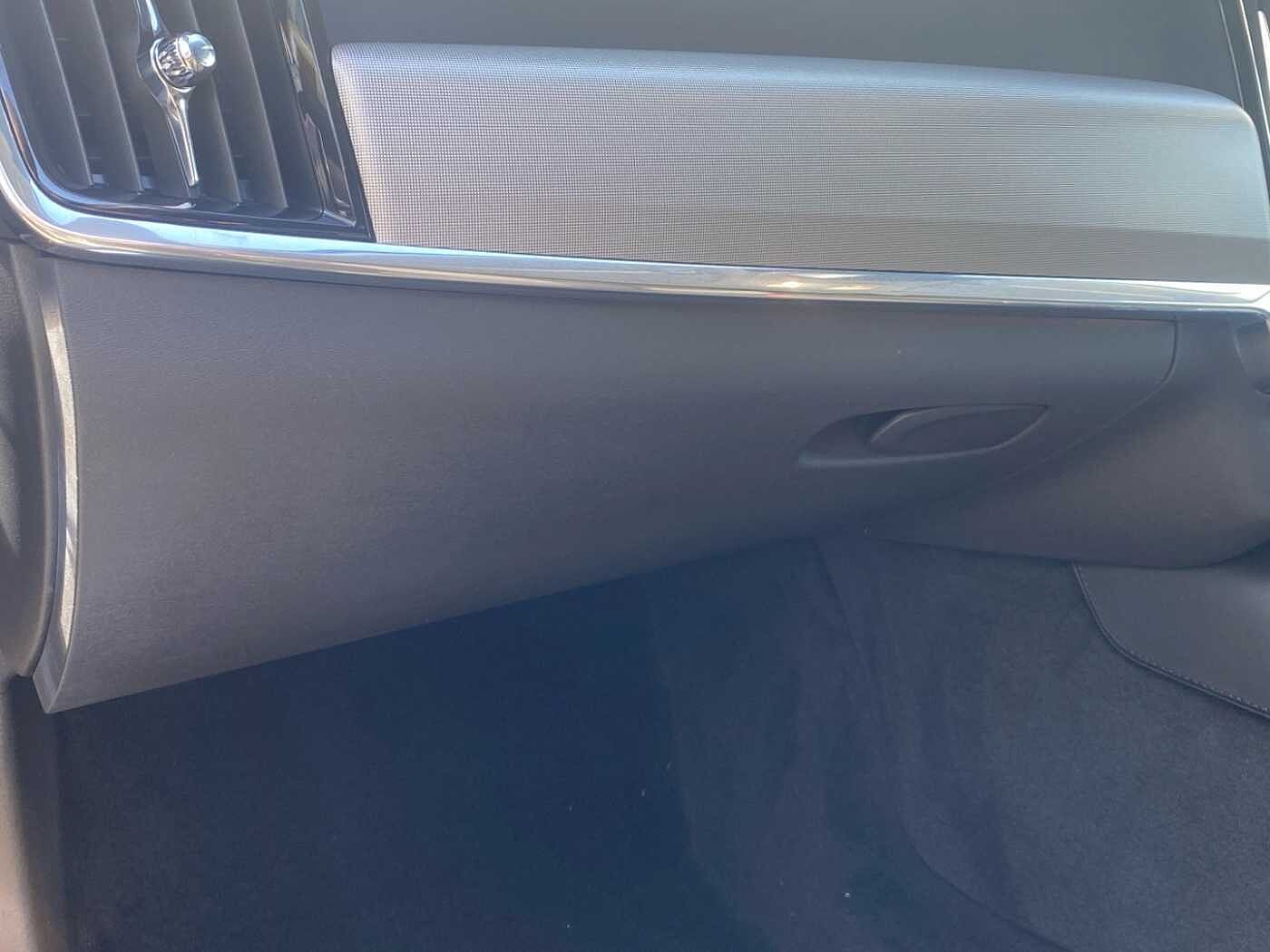 Volvo V90 Ultra, T8 AWD Plug-in hybrid, Electric/Petrol, Dark