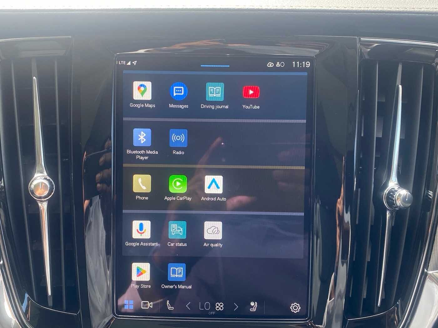 Volvo V90 Ultra, T8 AWD Plug-in hybrid, Electric/Petrol, Dark