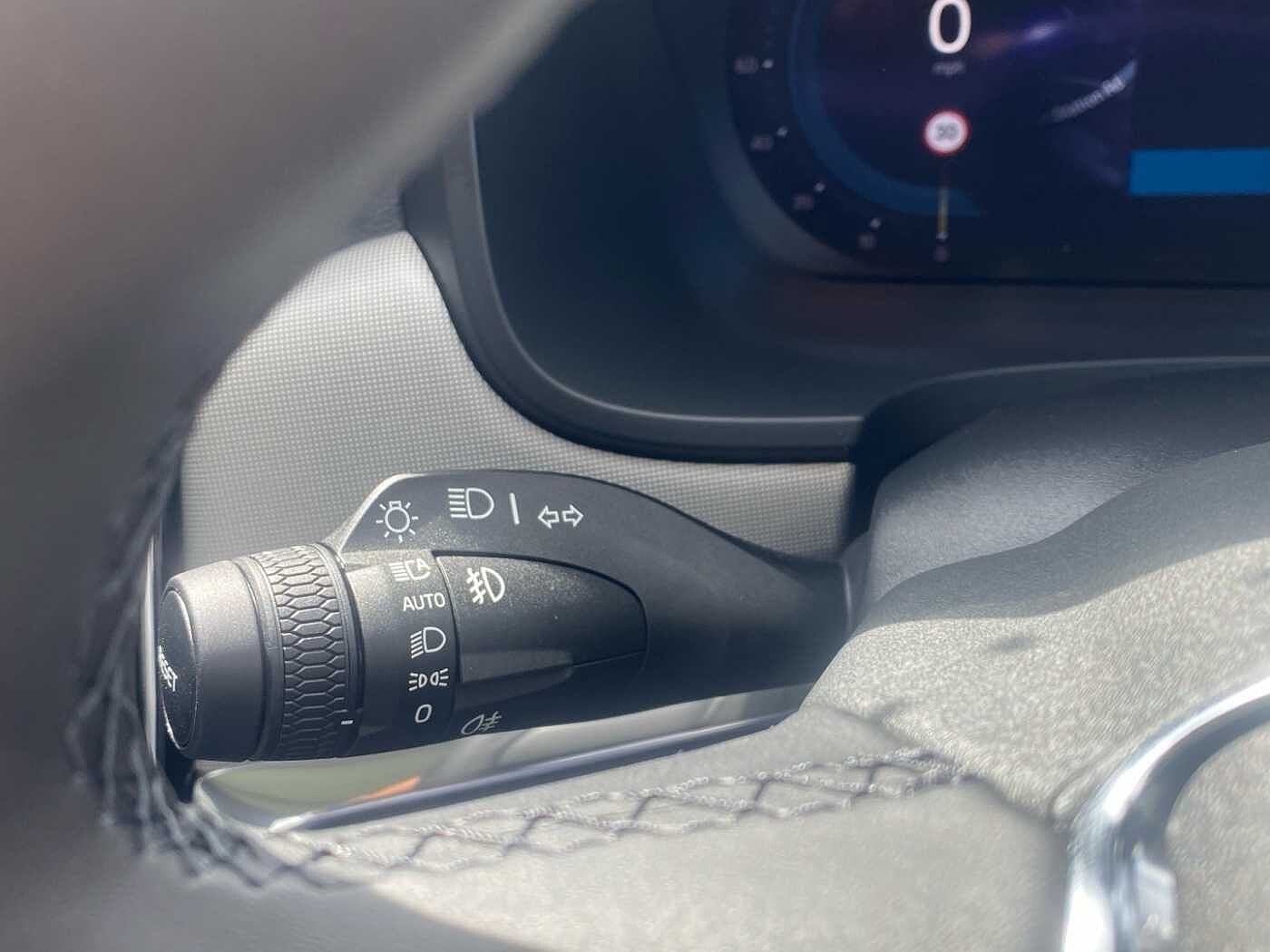 Volvo V90 Ultra, T8 AWD Plug-in hybrid, Electric/Petrol, Dark