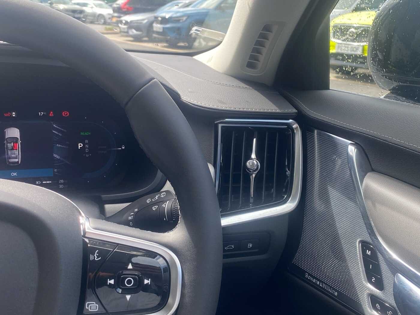 Volvo V90 Ultra, T8 AWD Plug-in hybrid, Electric/Petrol, Dark