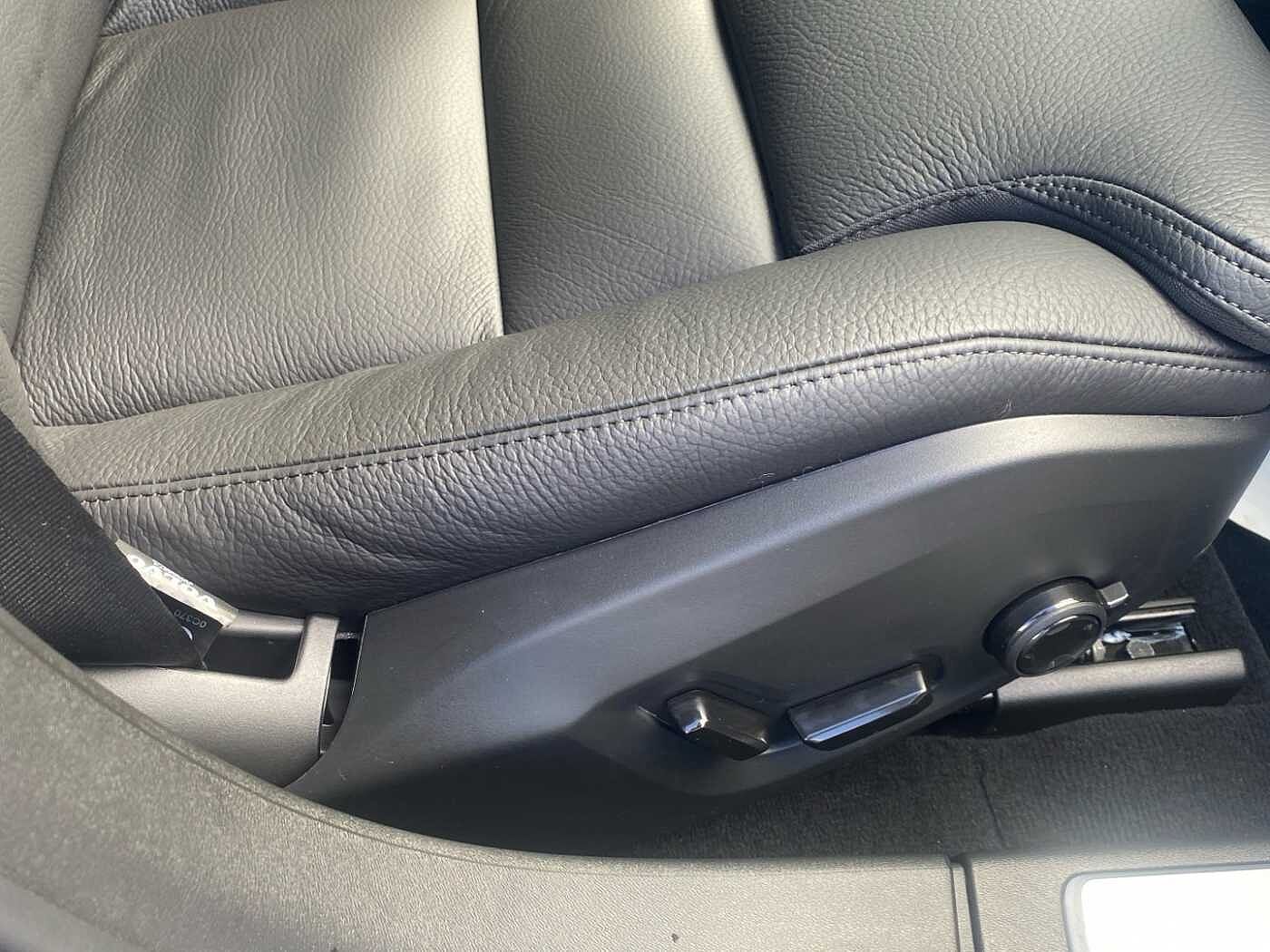 Volvo V90 Ultra, T8 AWD Plug-in hybrid, Electric/Petrol, Dark