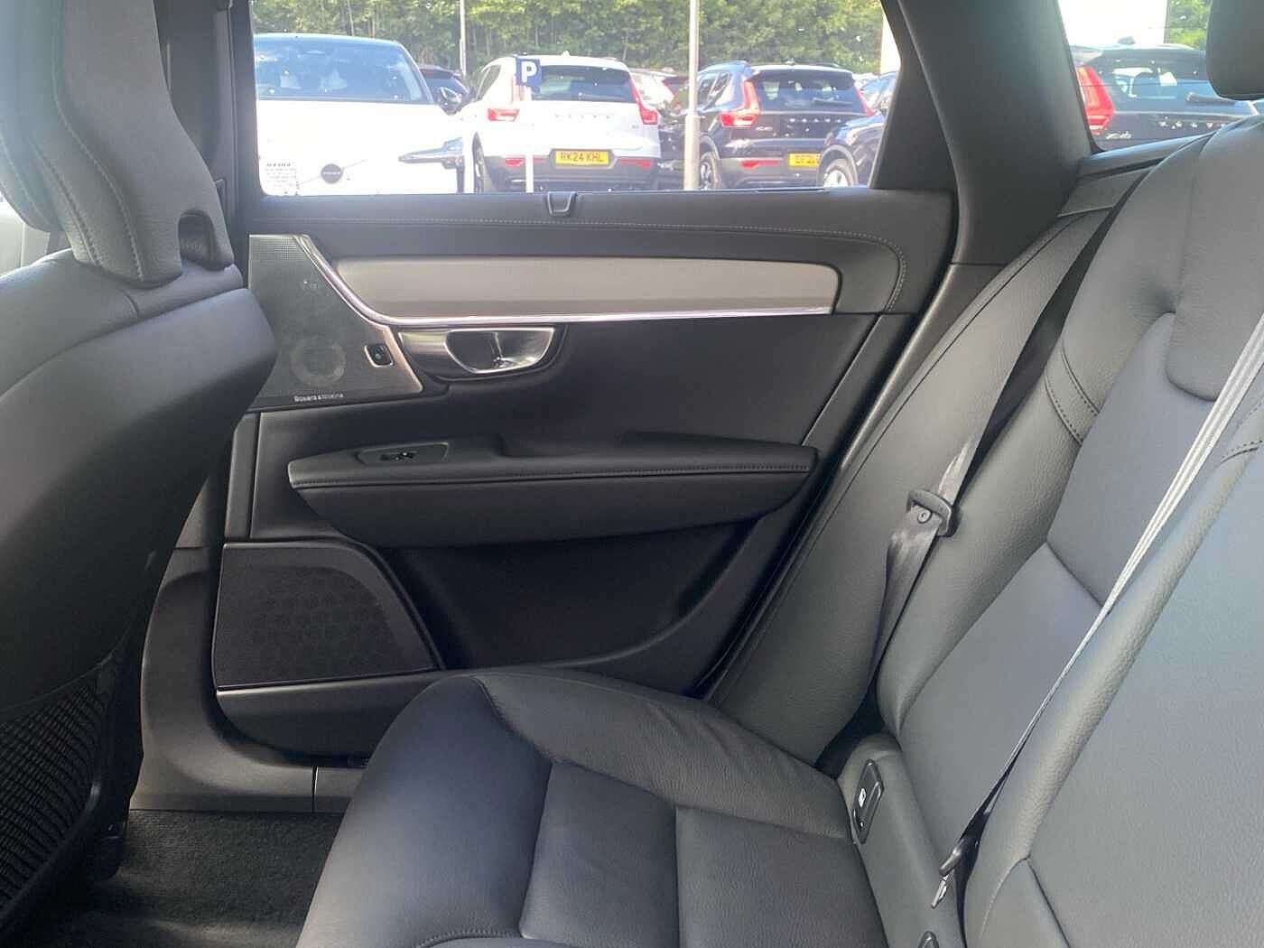 Volvo V90 Ultra, T8 AWD Plug-in hybrid, Electric/Petrol, Dark