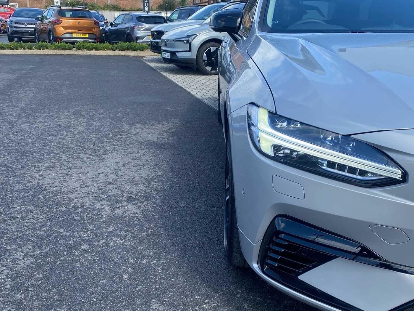 Volvo V90 Ultra, T8 AWD Plug-in hybrid, Electric/Petrol, Dark