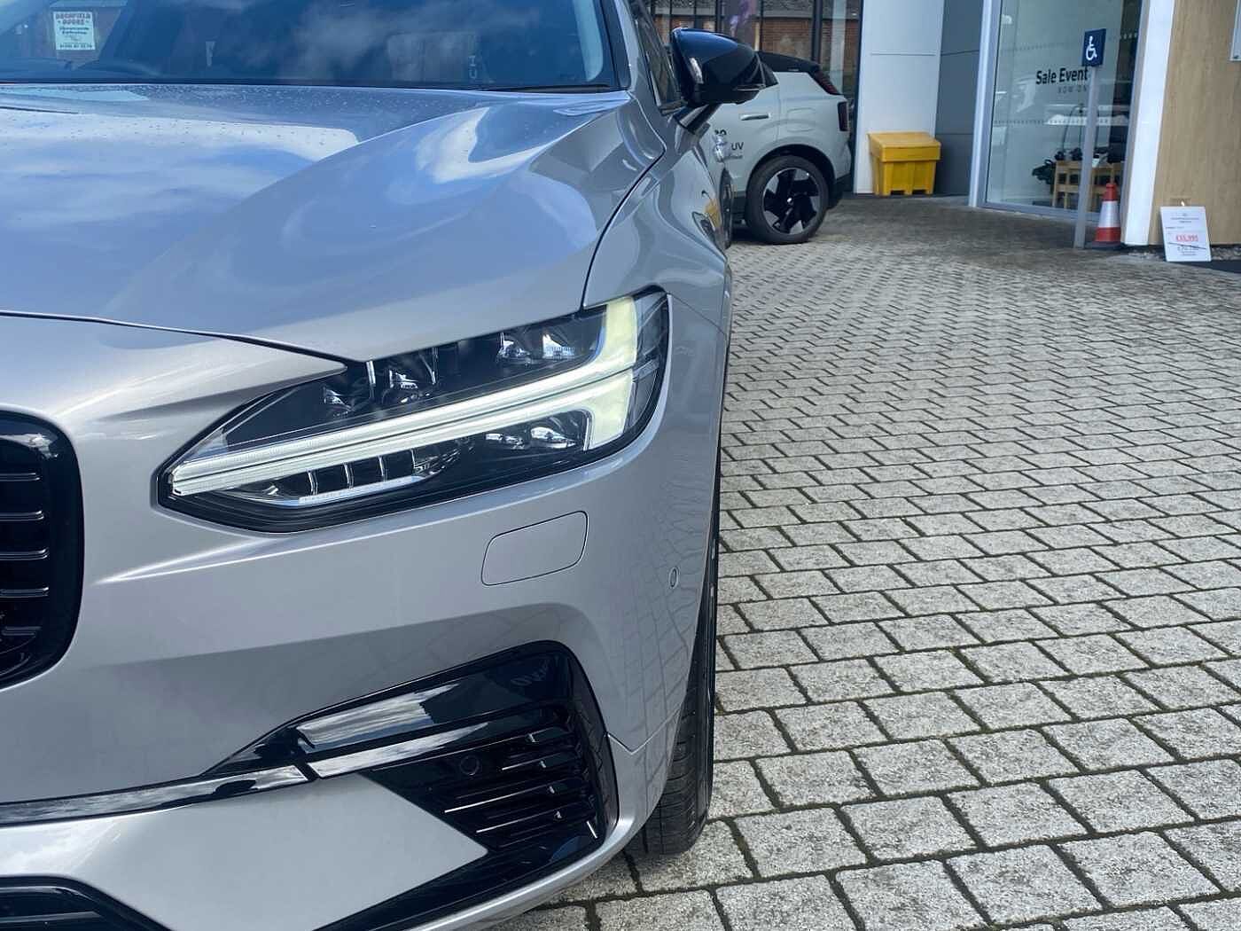 Volvo V90 Ultra, T8 AWD Plug-in hybrid, Electric/Petrol, Dark