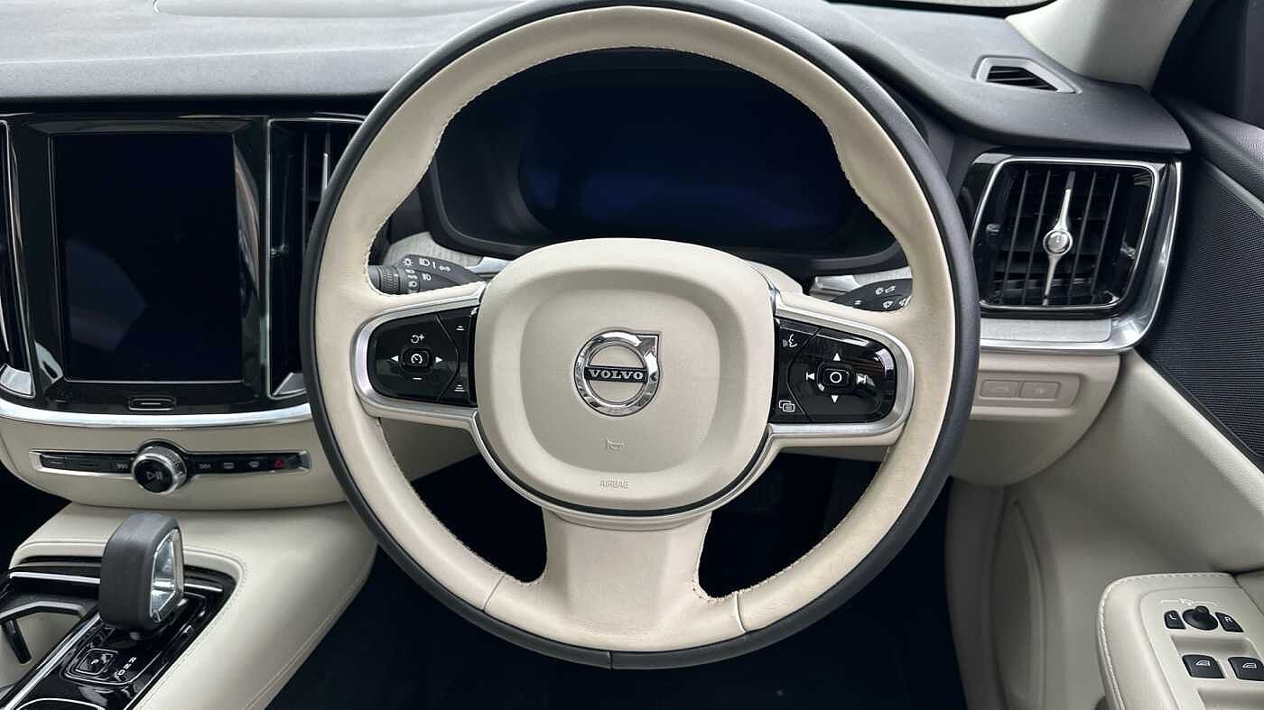 Volvo S60 Recharge Plus, T8 AWD Plug-in hybrid, Electric/Petrol, Dark