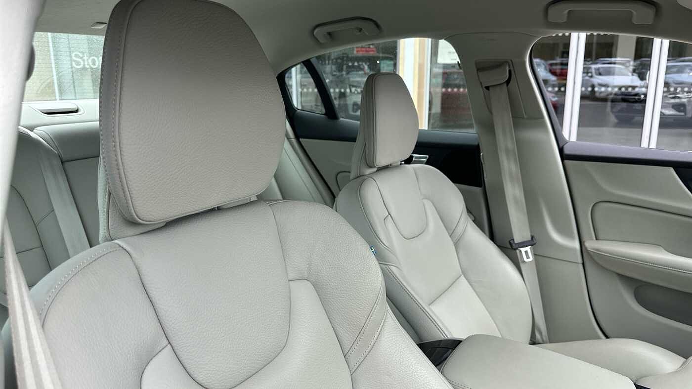 Volvo S60 Recharge Plus, T8 AWD Plug-in hybrid, Electric/Petrol, Dark