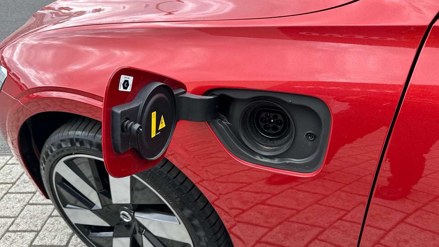 Volvo S60 Recharge Plus, T8 AWD Plug-in hybrid, Electric/Petrol, Dark