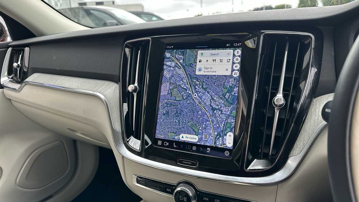 Volvo S60 Recharge Plus, T8 AWD Plug-in hybrid, Electric/Petrol, Dark