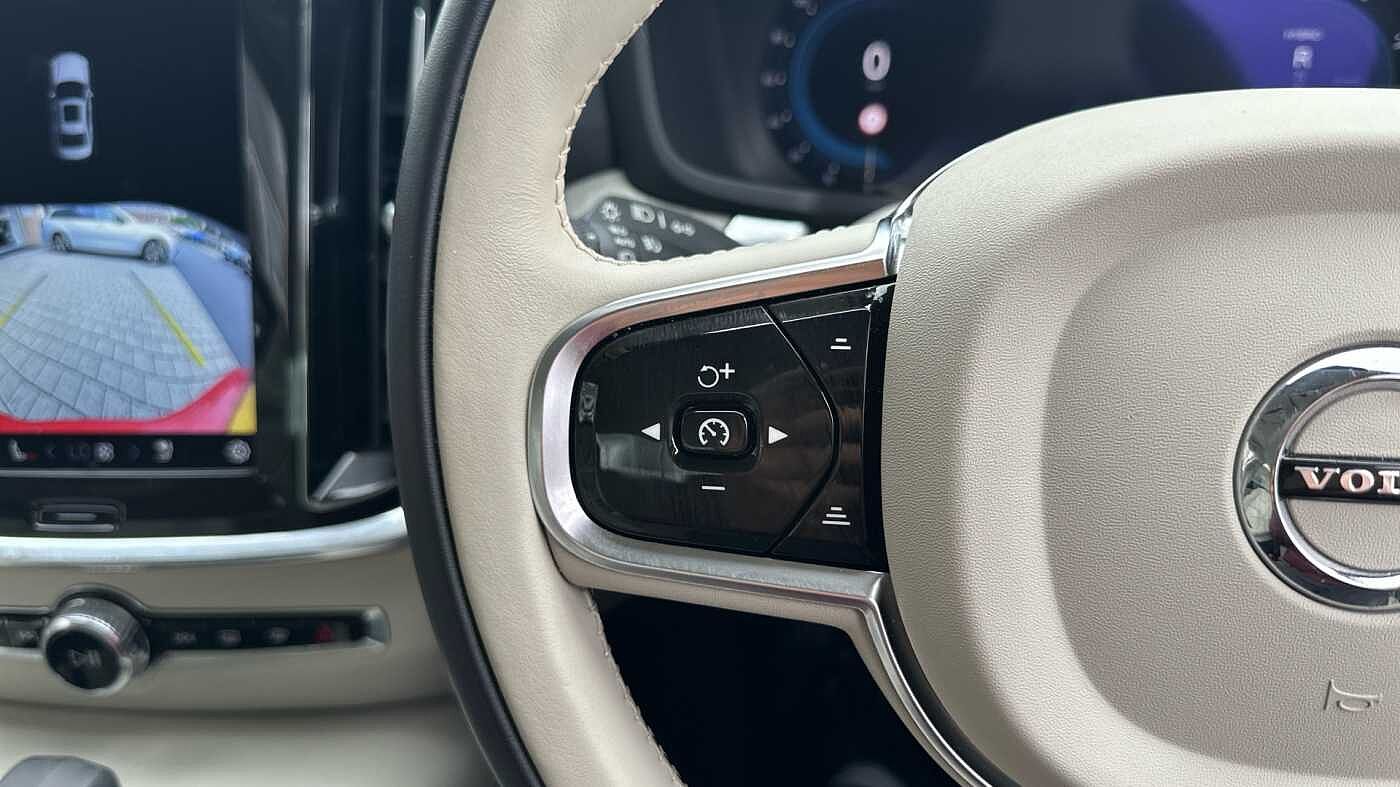 Volvo S60 Recharge Plus, T8 AWD Plug-in hybrid, Electric/Petrol, Dark