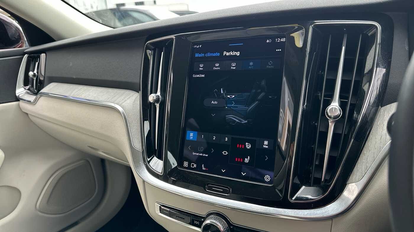 Volvo S60 Recharge Plus, T8 AWD Plug-in hybrid, Electric/Petrol, Dark