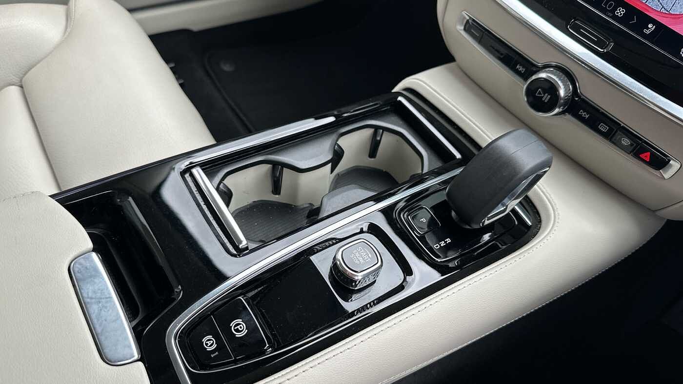 Volvo S60 Recharge Plus, T8 AWD Plug-in hybrid, Electric/Petrol, Dark