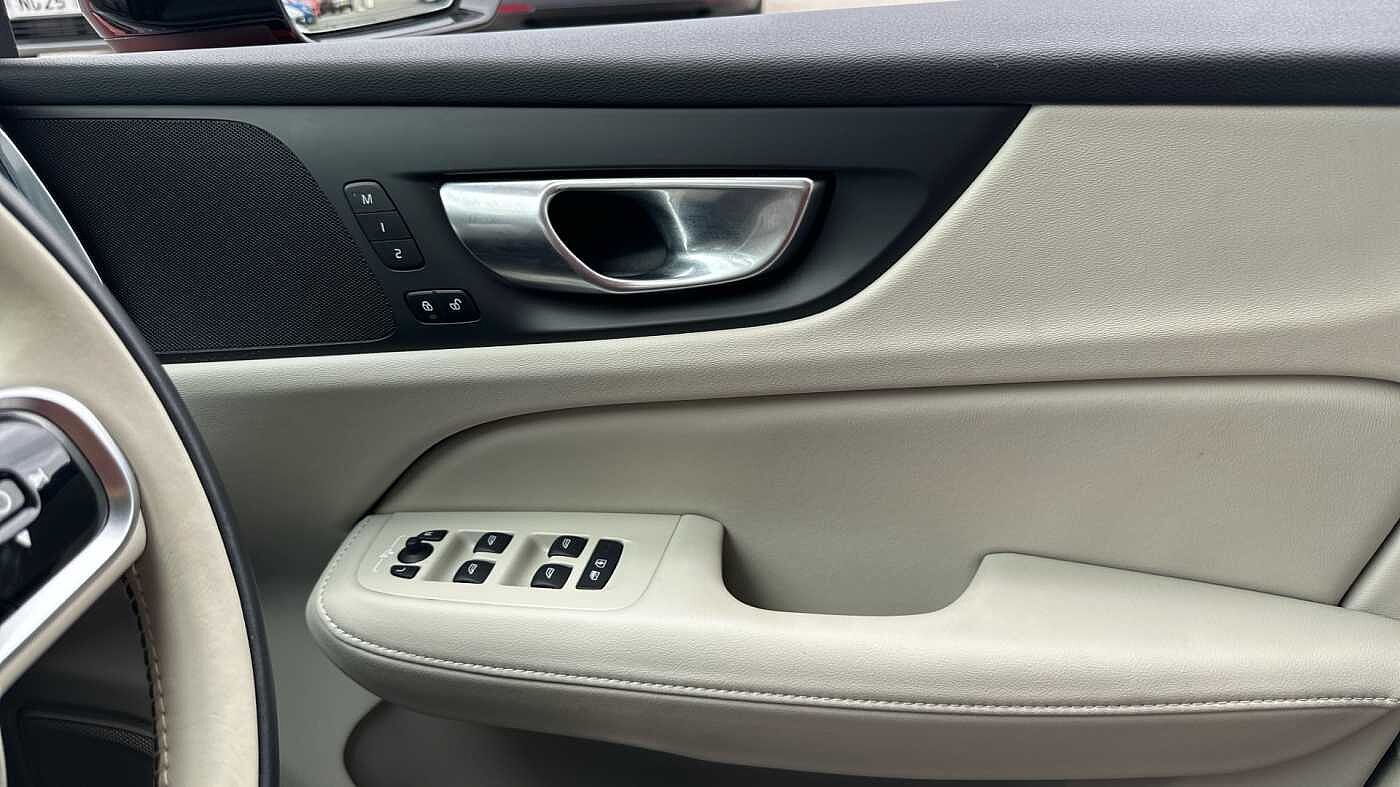 Volvo S60 Recharge Plus, T8 AWD Plug-in hybrid, Electric/Petrol, Dark