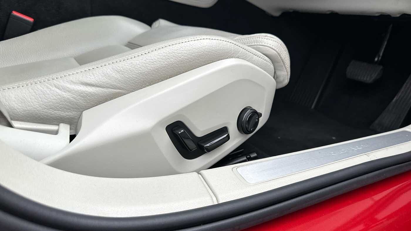 Volvo S60 Recharge Plus, T8 AWD Plug-in hybrid, Electric/Petrol, Dark