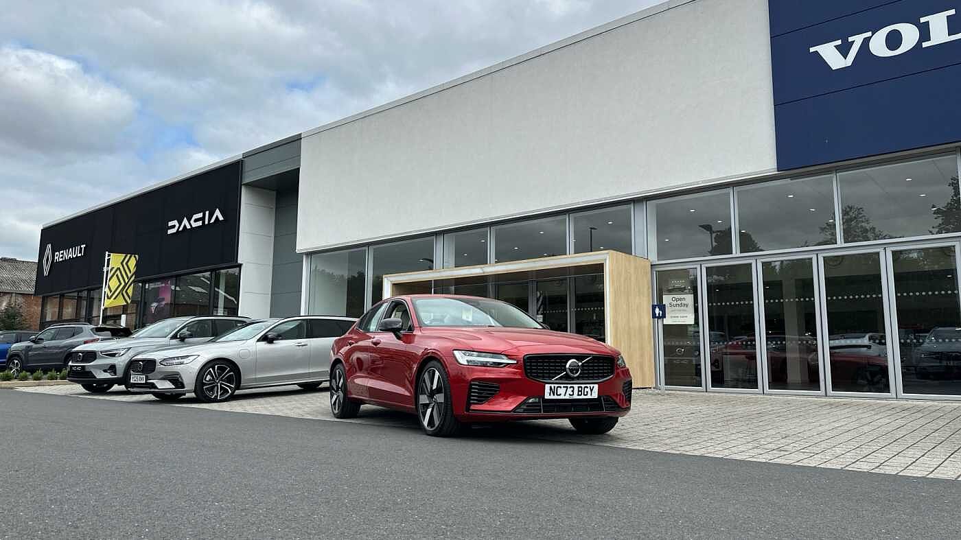 Volvo S60 Recharge Plus, T8 AWD Plug-in hybrid, Electric/Petrol, Dark