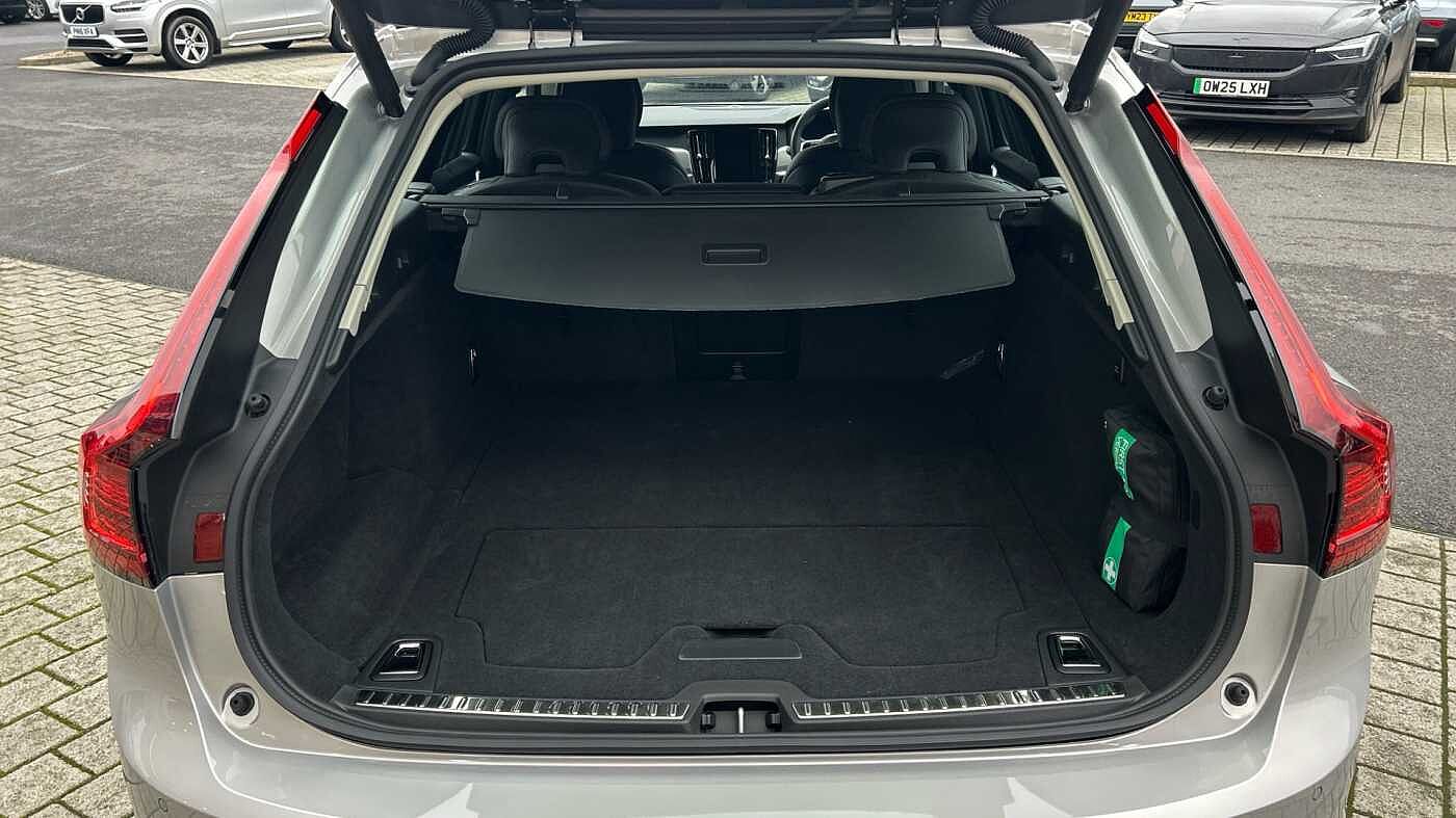 Volvo V90 Plus, T6 AWD Plug-in hybrid, Electric/Petrol, Dark