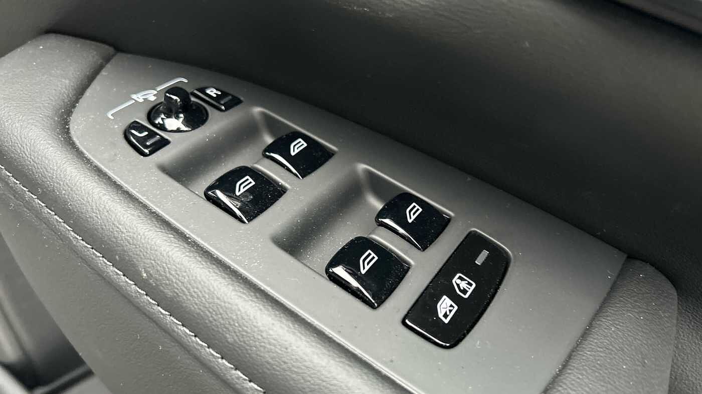 Volvo V90 Plus, T6 AWD Plug-in hybrid, Electric/Petrol, Dark