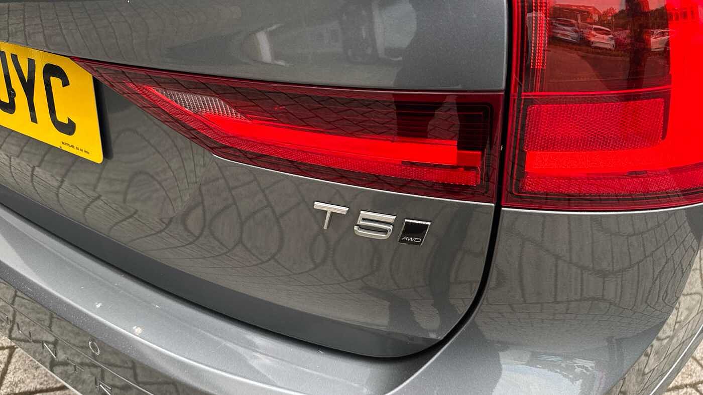 Volvo V90 Cross Country T5 AWD Plus Automatic