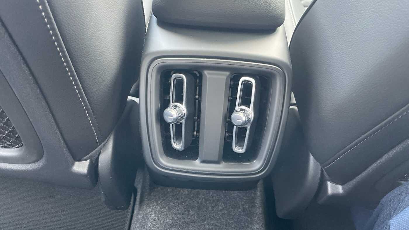 Volvo XC40 Ultra, B3 Mild hybrid, Petrol, Dark