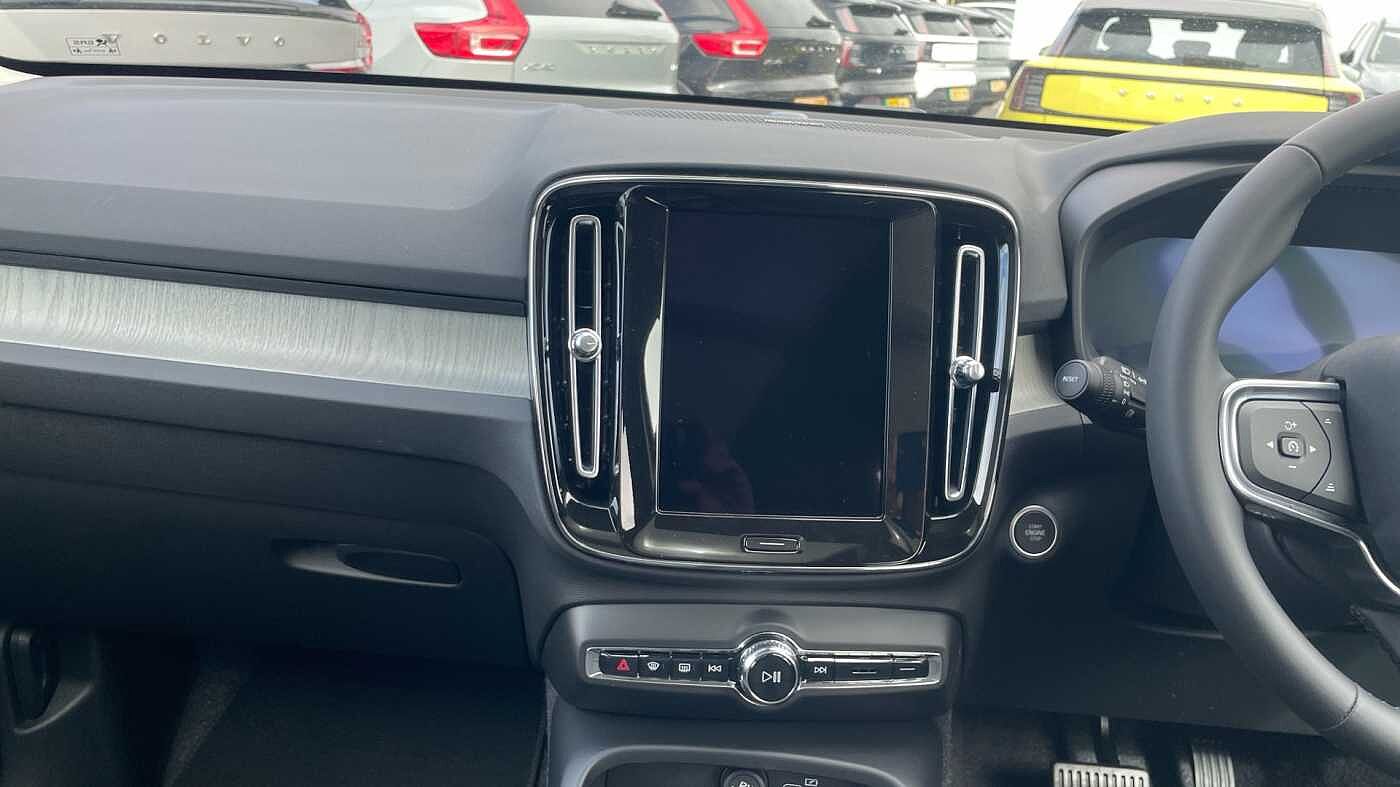 Volvo XC40 Ultra, B3 Mild hybrid, Petrol, Dark