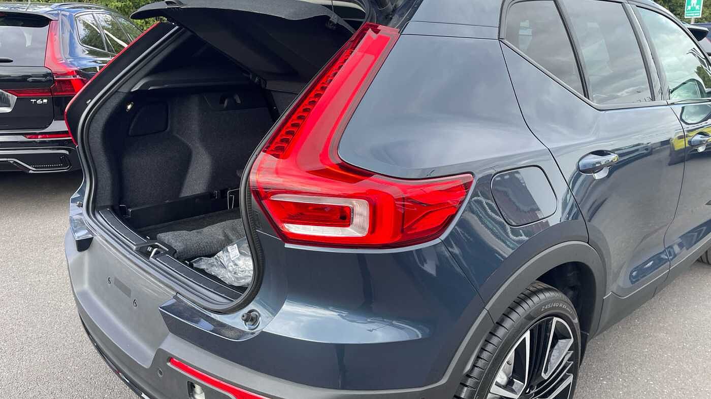 Volvo XC40 Ultra, B3 Mild hybrid, Petrol, Dark