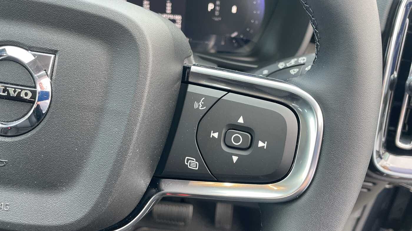 Volvo XC40 Ultra, B3 Mild hybrid, Petrol, Dark