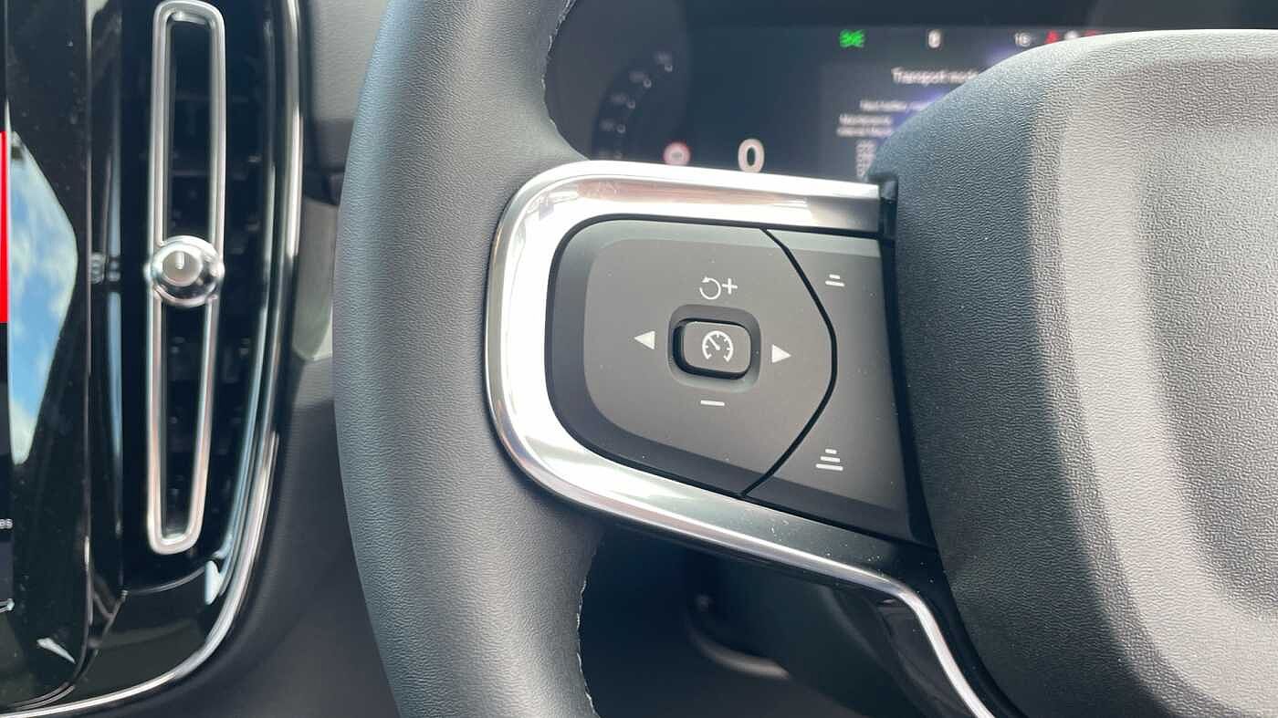 Volvo XC40 Ultra, B3 Mild hybrid, Petrol, Dark